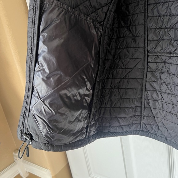 The North Face Women's Black Quilted Vest - LG - Picture 5 of 6